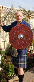 Keith King in Clan Italia mode, wearing his Italian National kilt complete with sword and shield