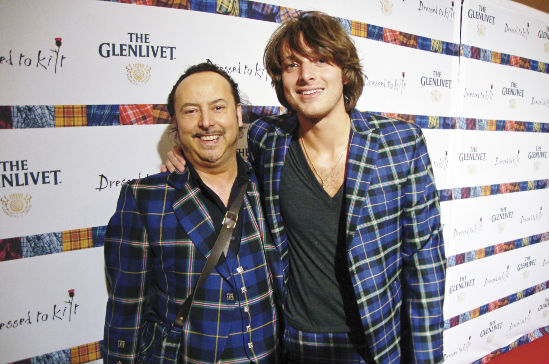 Mike Lemetti with Paolo Nutini wearing an Italian National Tartan suit designed by Clan Italia at Get Kilted in New York