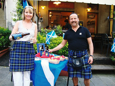 Annette and Michael giving the public a taste of Antonine Amber Ale made for Clan Italia at a trade show in Italy